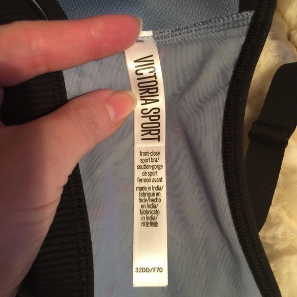 NEW Victoria’s Secret Sports Bra 32DD - Picture 4 of 4